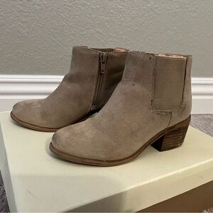 Literal girl suede bootie